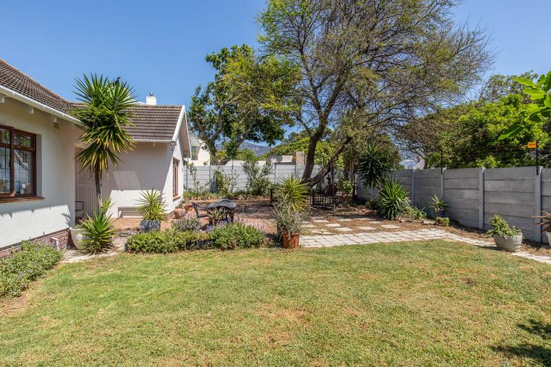 To Let 3 Bedroom Property for Rent in Meadowridge Western Cape